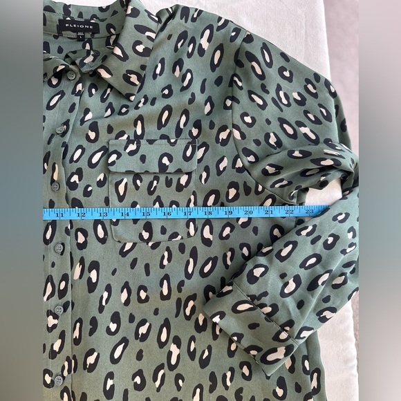Pleione Silky Mob Wife Animal Print Blouse Size Lg Long Sleeve Beautiful Colors - Picture 9 of 10